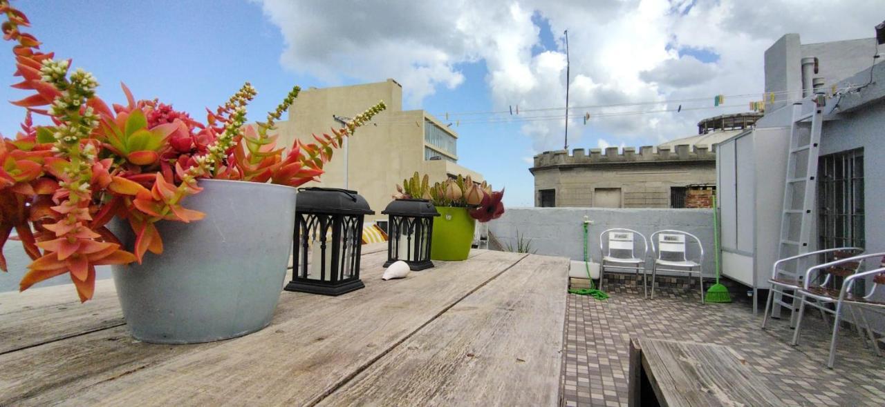 House With Large Terrace, Jacuzzi And Gated Parking For One Car Villa Montevideo Exterior photo
